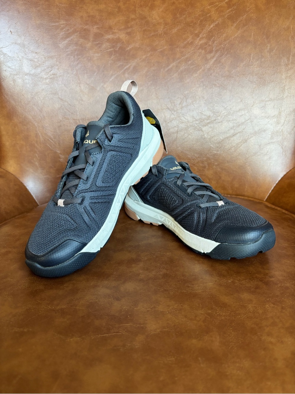 Vasque Satoru LT Women’s low top trail hiking shoe Navy Charcoal Vibram Sz 7 - Picture 2 of 7